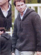 Лаконичный свитерок с капюшоном