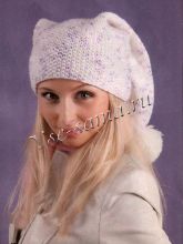 Белая шапка с помпоном
