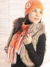 Шапка с цветком и шарф