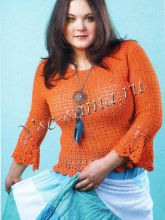Оранжевый пуловер с ажурной каймой
