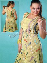 Желтое платье с разноцветной вышивкой