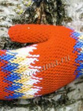 Красные варежки с орнаментом, фото