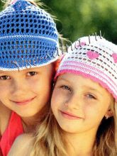 Ажурная кепка и шапочка с сердечками