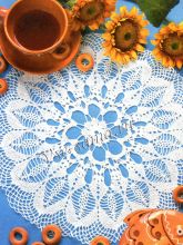 Белая ажурная салфетка