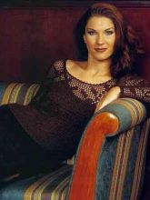 Бордовый пуловер