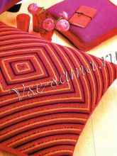 Подушка вязаная