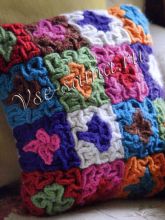 Разноцветная подушка крючком