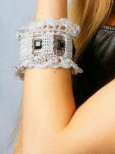 Серебряный вязаный браслет с черными камнями