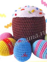 Вязаные крючком пасхальные яйца и кулич
