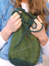 Зеленая и красная сумка-мешок крючком