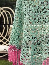Ажурная шаль крючком с бахромой