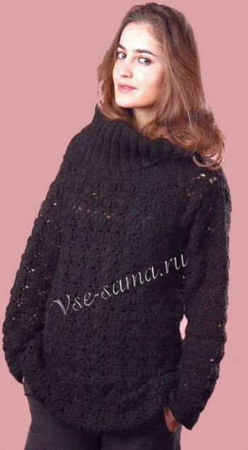 Черный пуловер с широким воротником