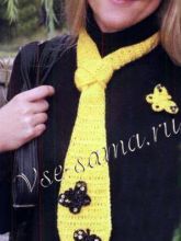 Галстук крючком с аппликацией