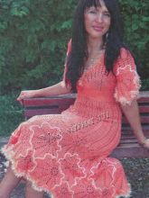 Платье крючком персикового цвета