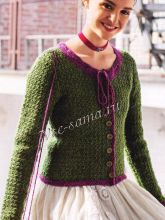 Зелёный жакет крючком с контрастными планками и сумочка