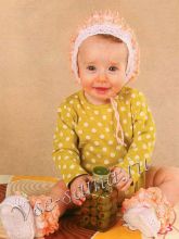 Белый комплект крючком с персиковой отделкой