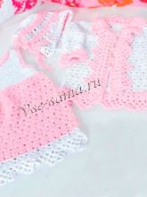 Платье, жакет и шапочка из белой и розовой пряжи