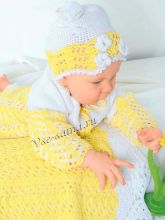 Пуловер, плед и шапочка из белой и желтой пряжи