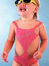 Розовый купальник для малышки