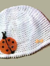 Шапочка крючком с божьей коровкой