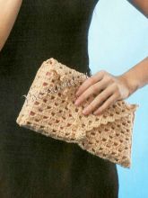 Бежевый клатч крючком