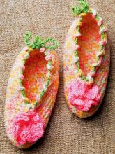 Меланжевые тапочки крючком с цветком