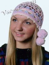 Шапочка крючком с помпонами