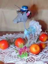 Козочка из лампочек в технике папье-маше, фото