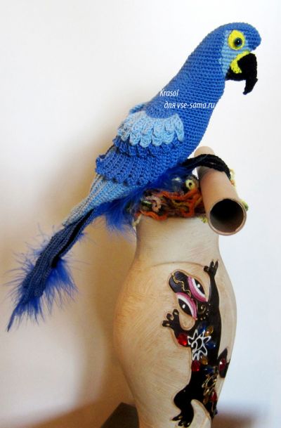 Ярко-синий попугай