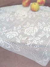 Белая салфетка с розами