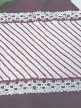 Двухцветная салфетка с рисунком по диагонали