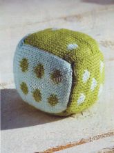 Вязаная игрушка Кубик