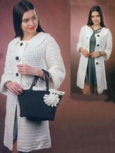 Белое пальто и сумка с цветком, фото