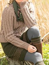 Пуловер с косами, юбка и гетры, фото