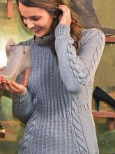 Серый пуловер с косами на рукаве, фото