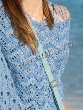 Светло-голубой пуловер, связанный крючком, фото