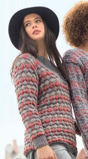 Трехцветный пуловер на круговых спицах, фото