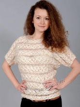 Женский пуловер с поперечными косами спицами