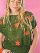 Зеленый пуловер с цветочным декором, фото