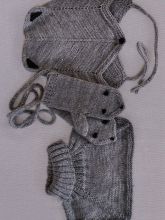 Детский комплект: шапка, манишка и варежки, фото