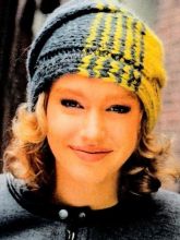 Связанная в поперечном направлении желто-серая шапка, фото