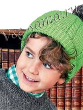 Зеленая шапочка спицами с помпоном, фото