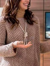 Бежевый пуловер для офиса, фото