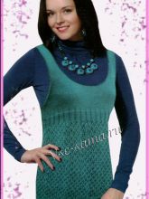 Длинный жилет спицами из однотонной пряжи, фото