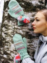 Голубые варежки с помпонами, фото