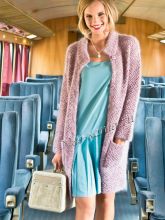 Розовое пальто спицами, фото