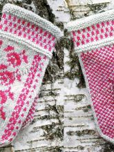 Варежки с цветочным орнаментом, фото