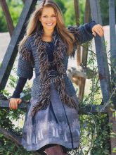 Жакет с узором из кос, связанный поперёк, фото