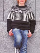 Черно-белый пуловер реглан