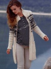 Классическое вязаное пальто спицами